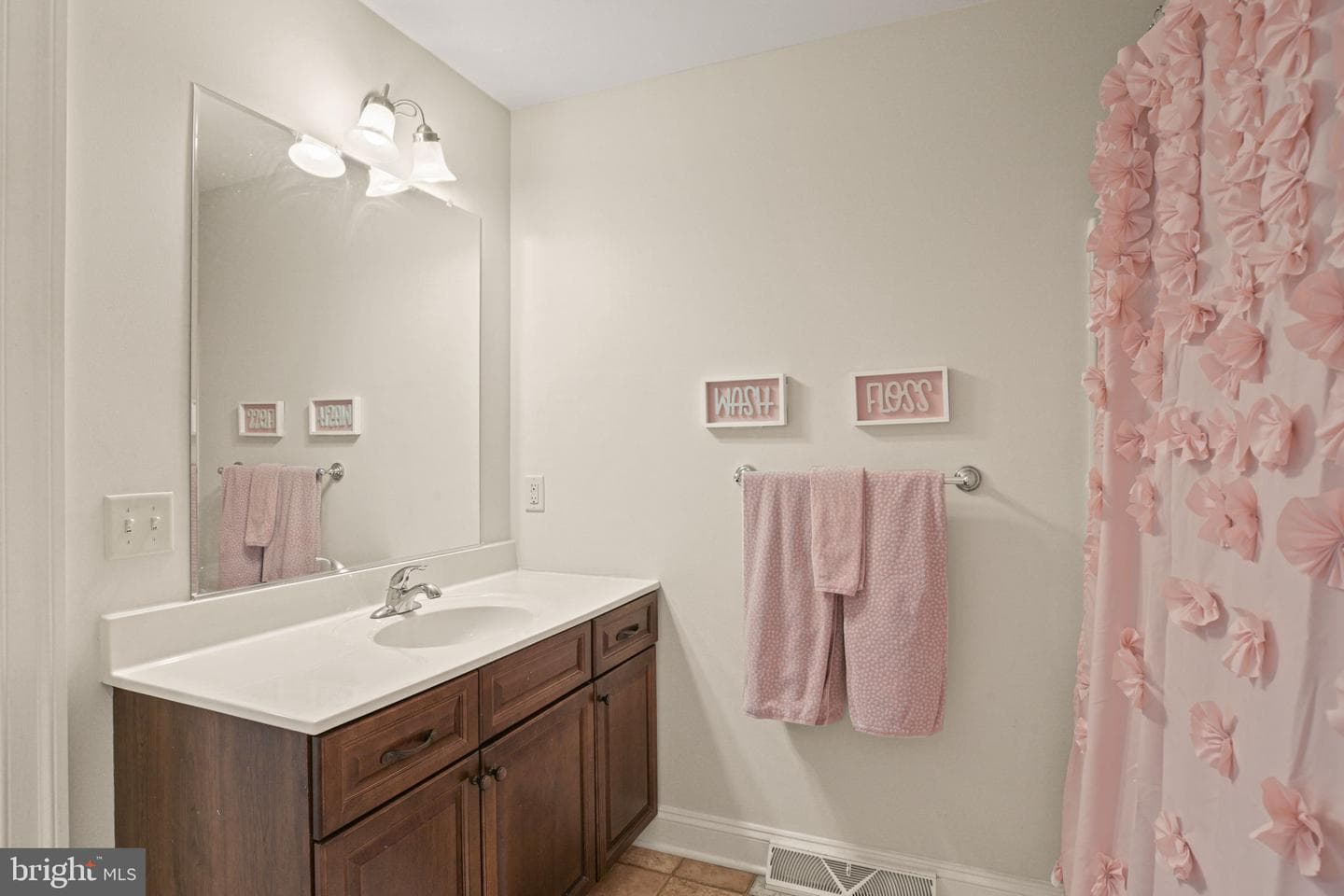 102 High Pointe Drive photo 31