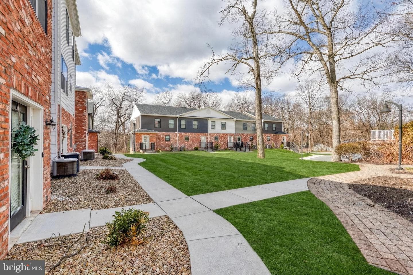 161 High Pointe Drive photo 48