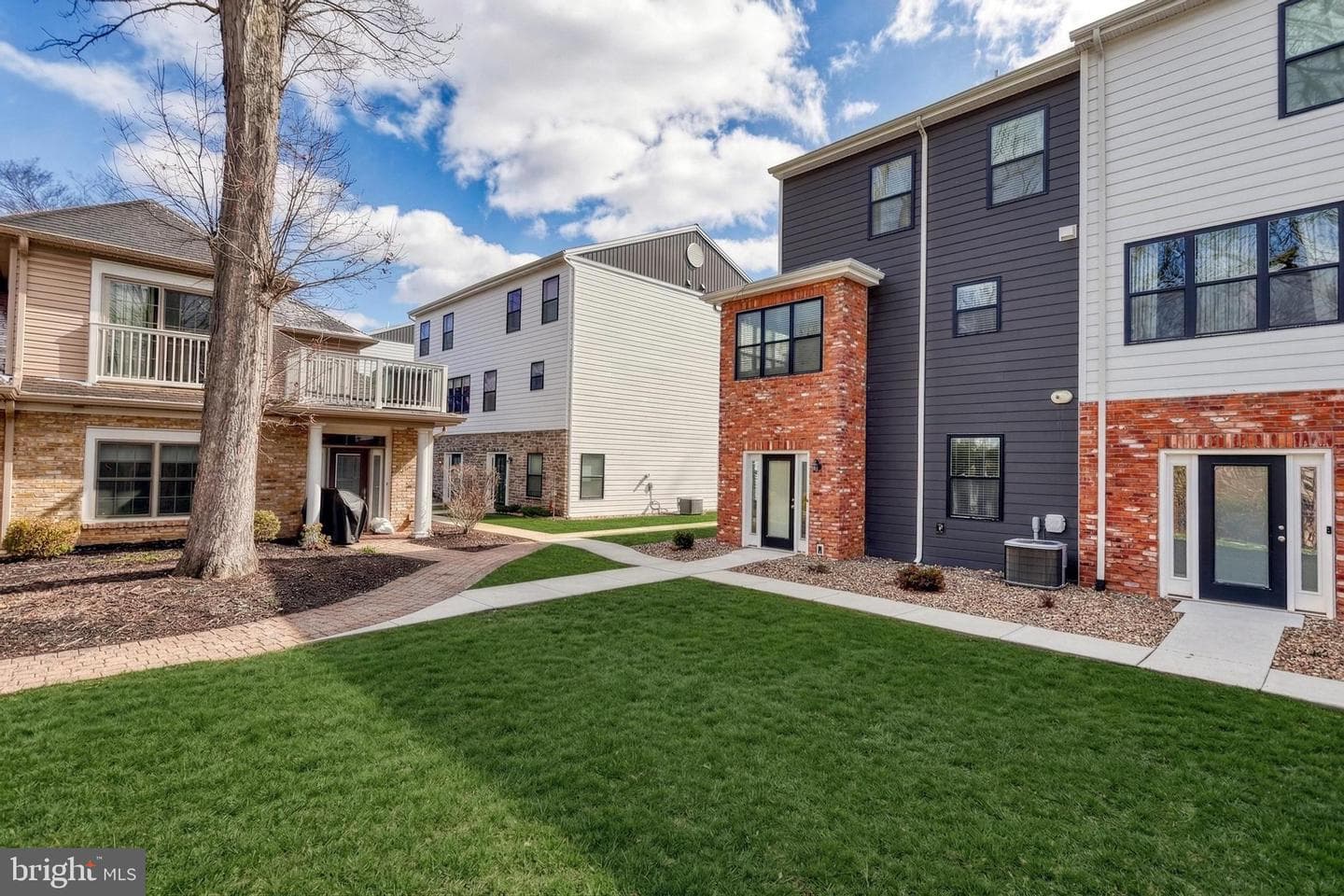 161 High Pointe Drive photo 49