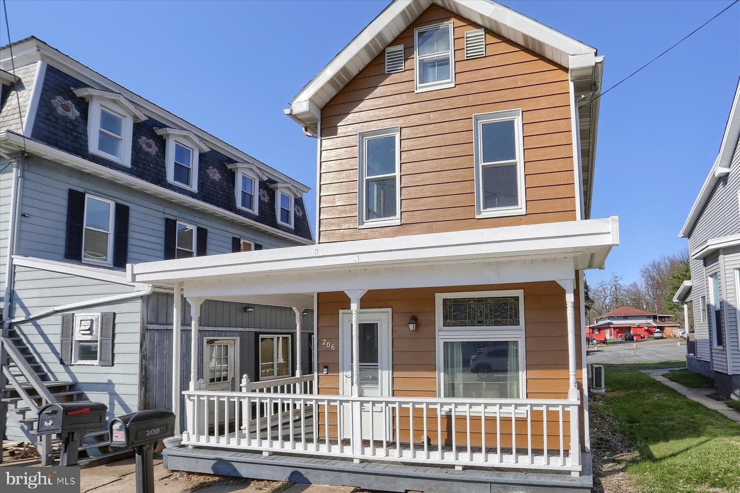 206 Armstrong Street photo 2