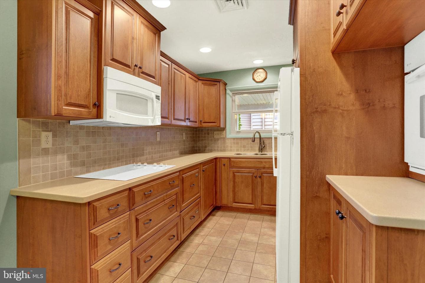 704 Charles Road photo 8
