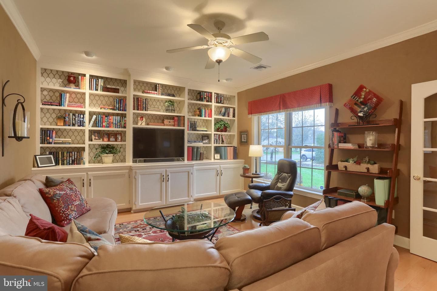 2421 Zell Court photo 6