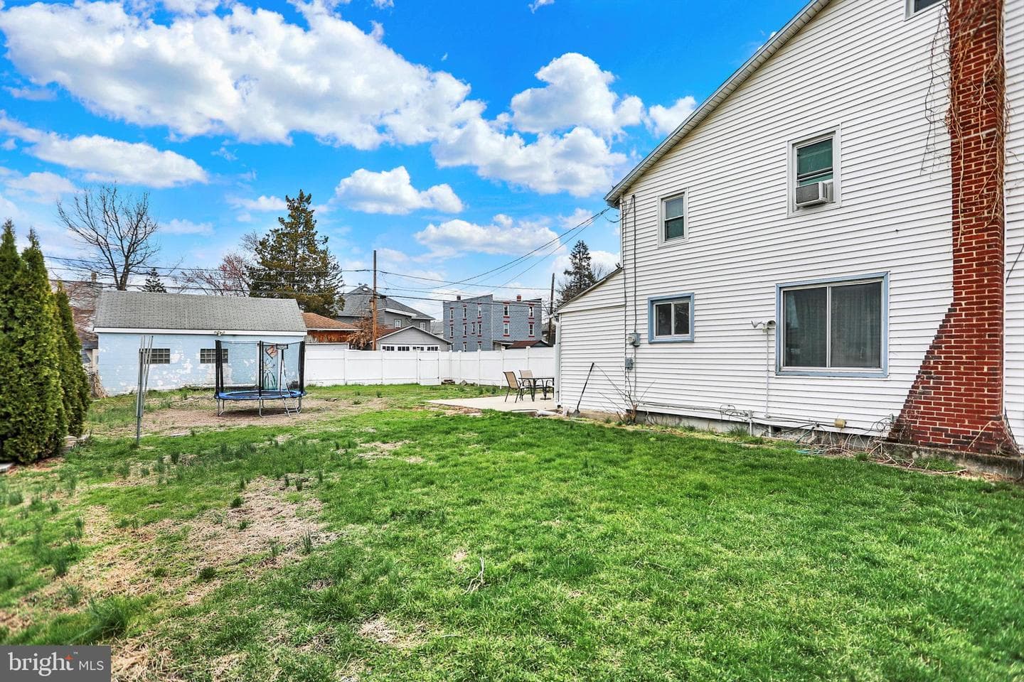468 Elizabeth Street photo 33