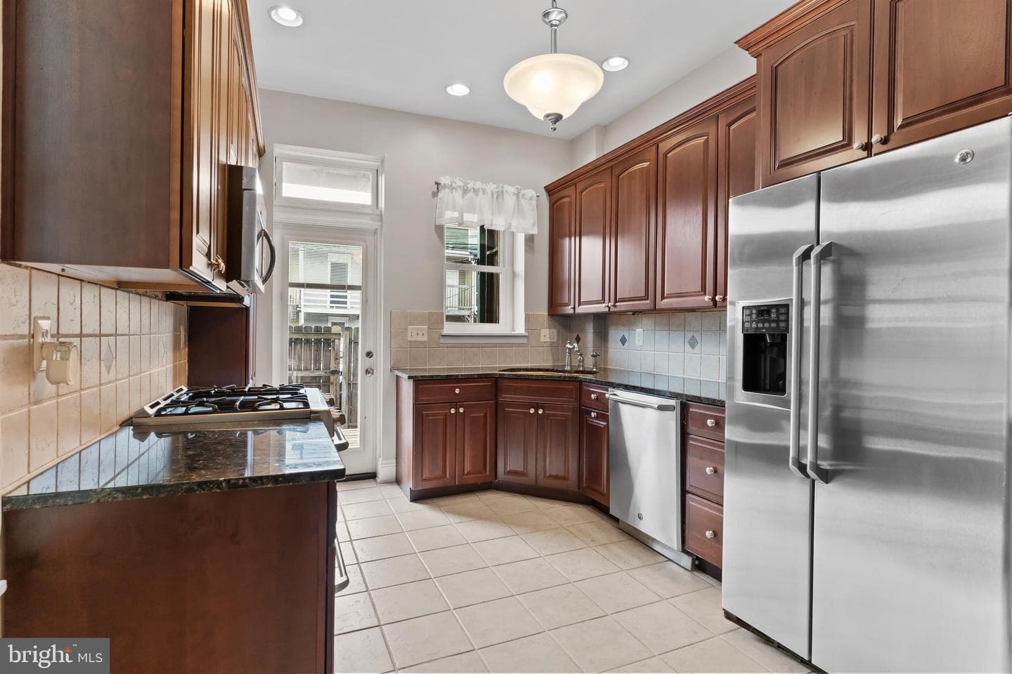 906 Green Street photo 10