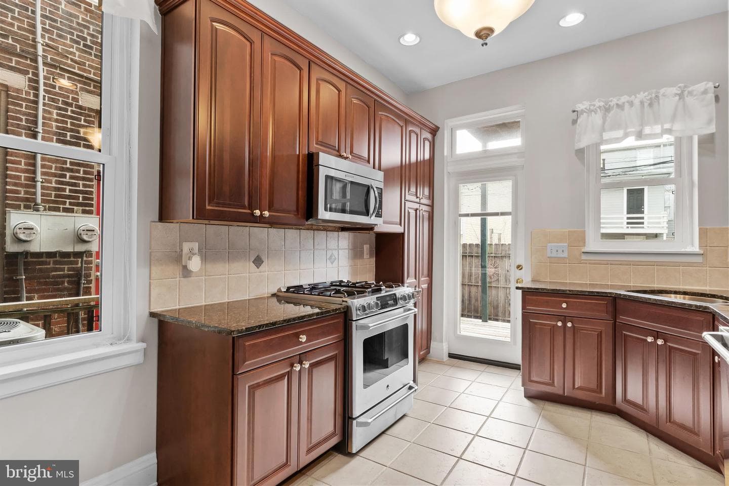 906 Green Street photo 11