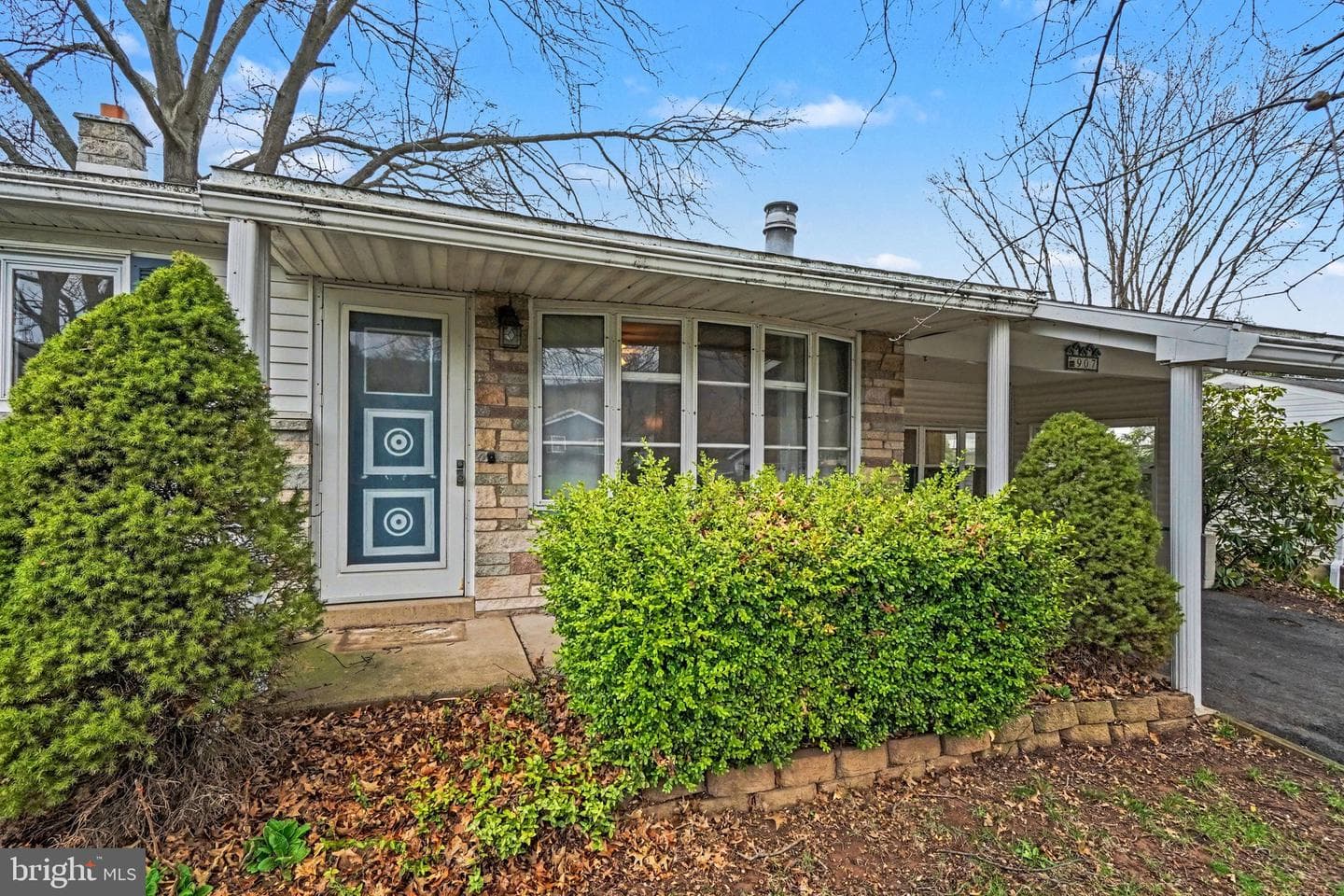 907 Meadow Lane