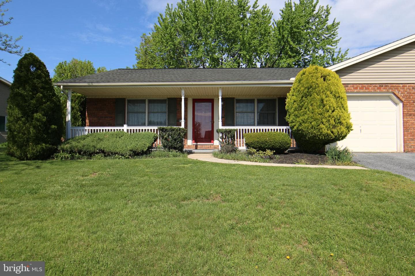1370 Woodridge Drive photo 3