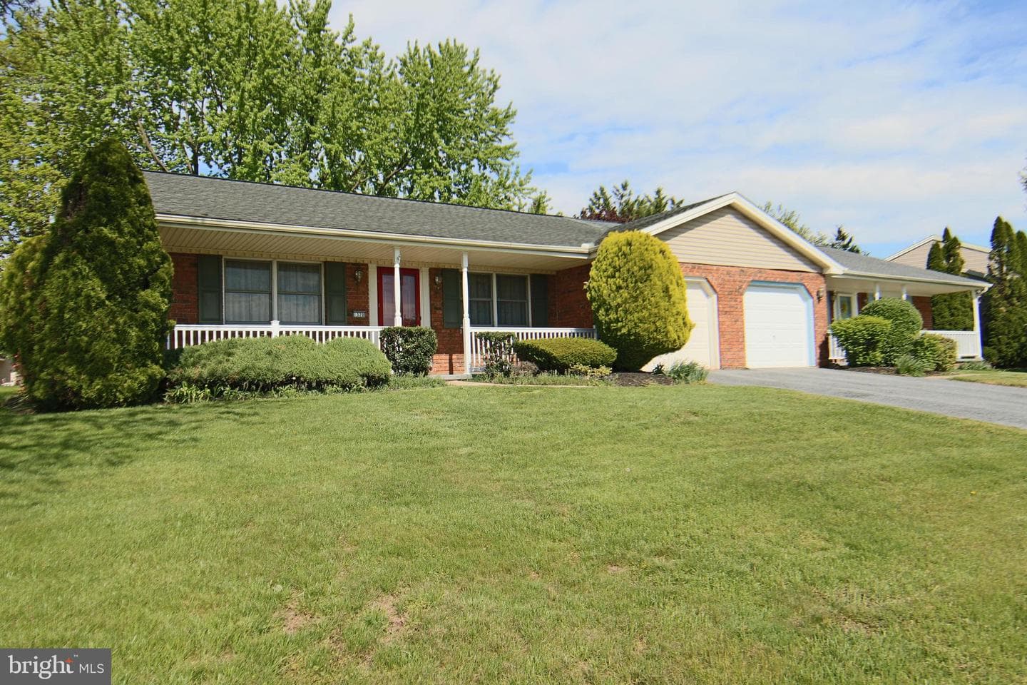 1370 Woodridge Drive photo 5
