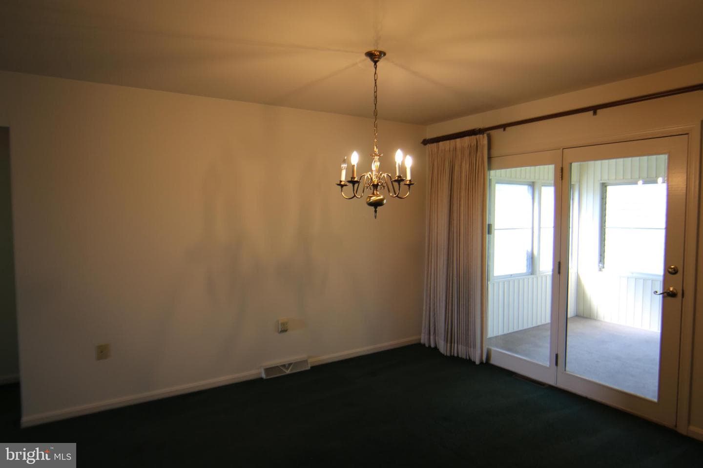 1370 Woodridge Drive photo 9