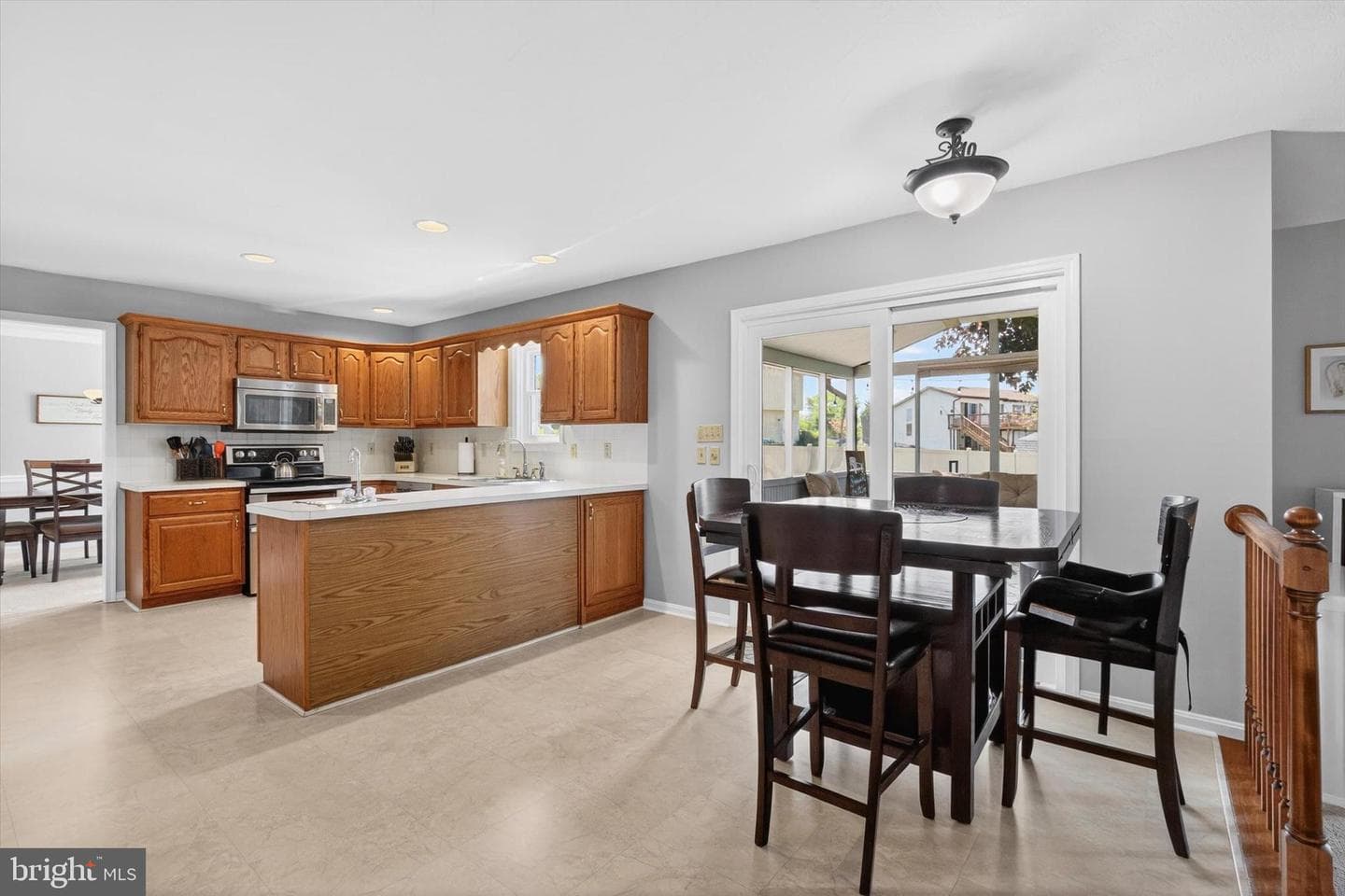 570 James Drive photo 8
