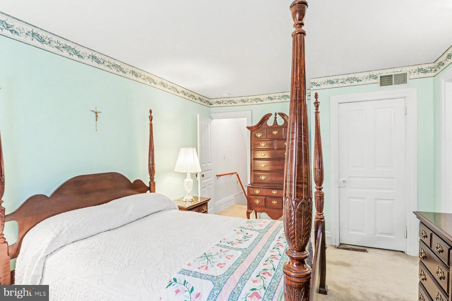 686 Highland Street photo 21