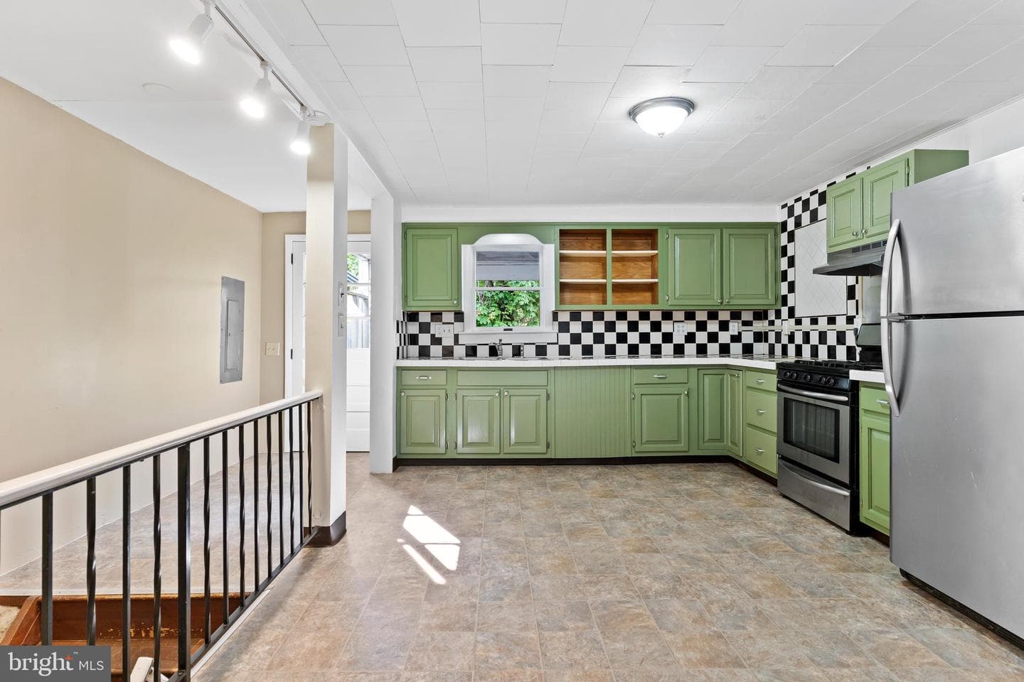 124 Lincoln Street photo 9