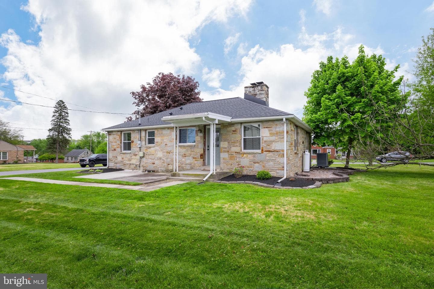 6120 Catherine Street photo 2
