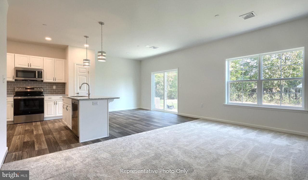 7850 Oak Brook Drive photo 5
