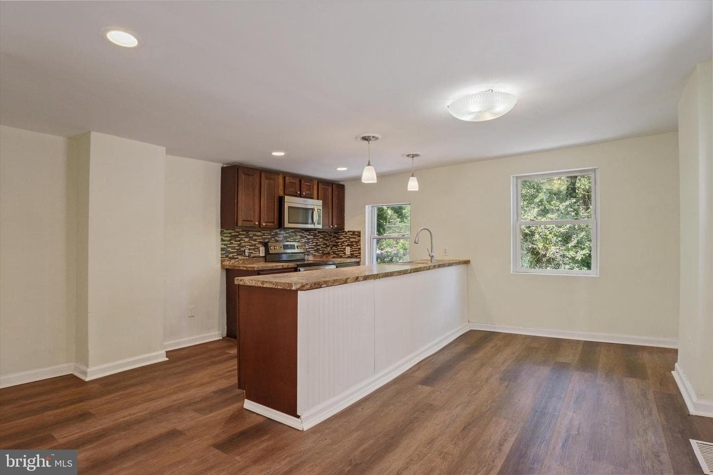 2266 Kensington Street photo 7