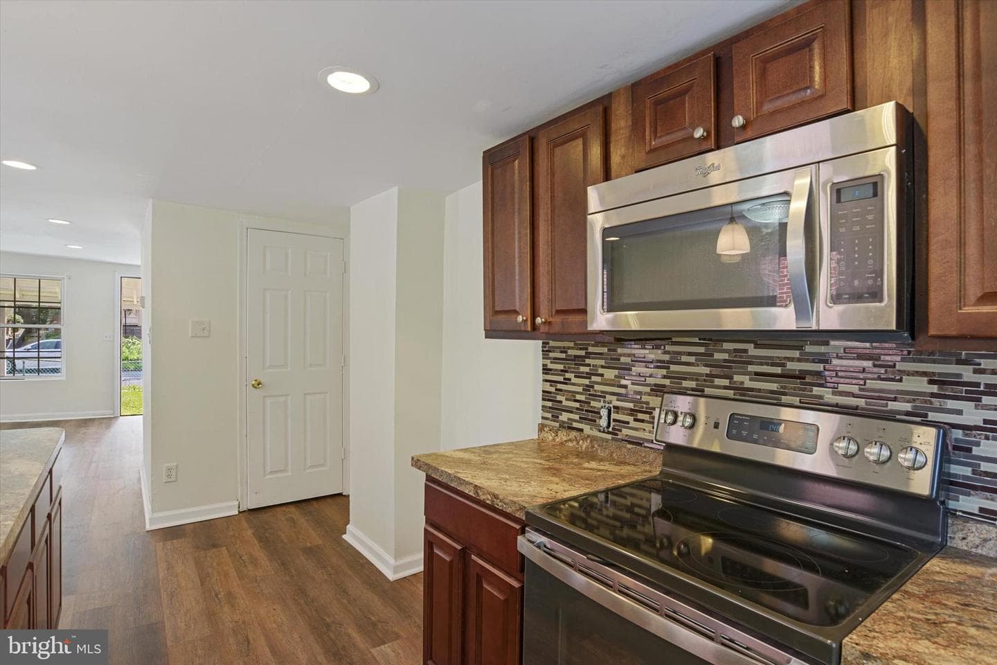 2266 Kensington Street photo 8
