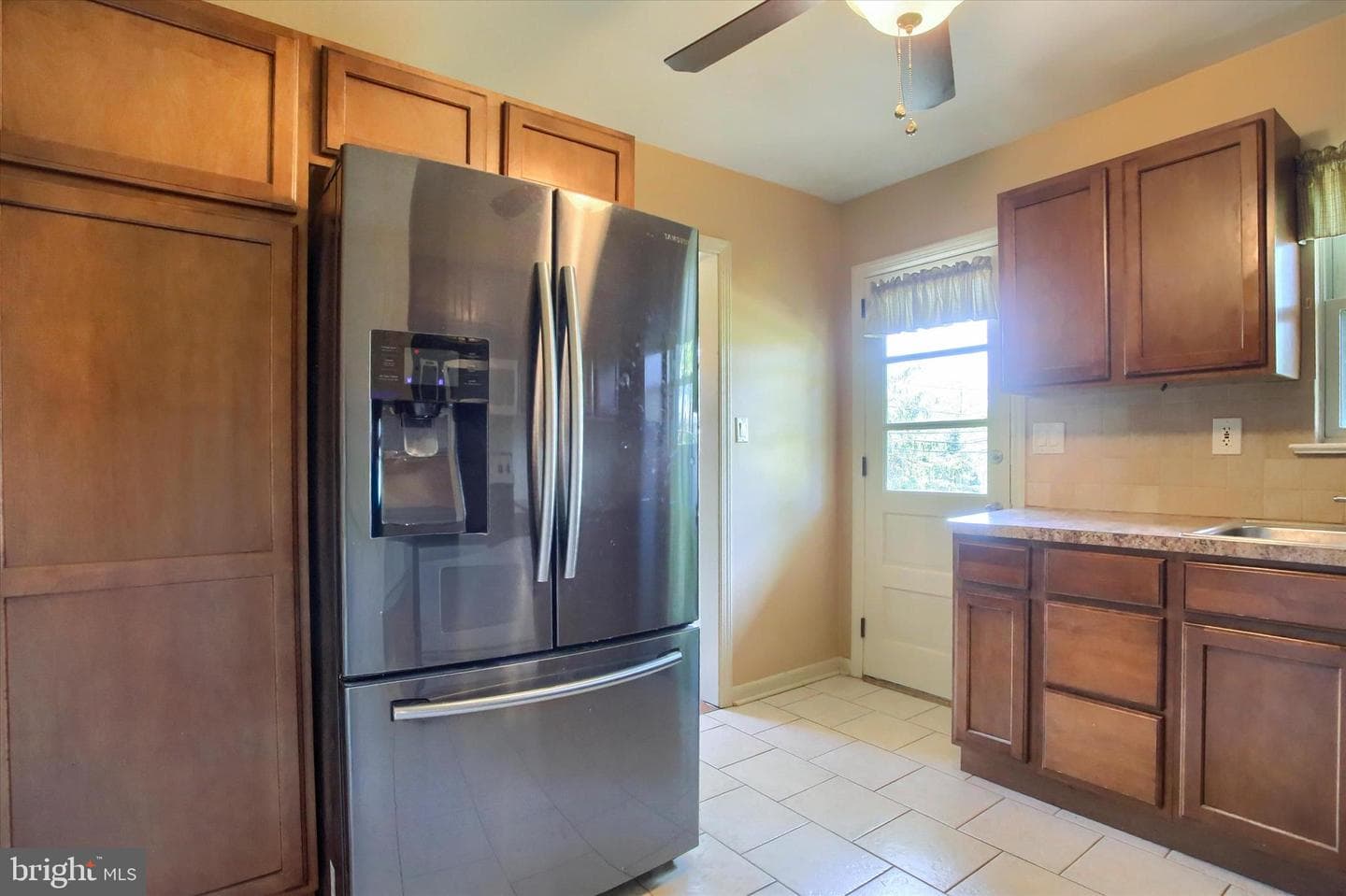 610 Georgian Place photo 13