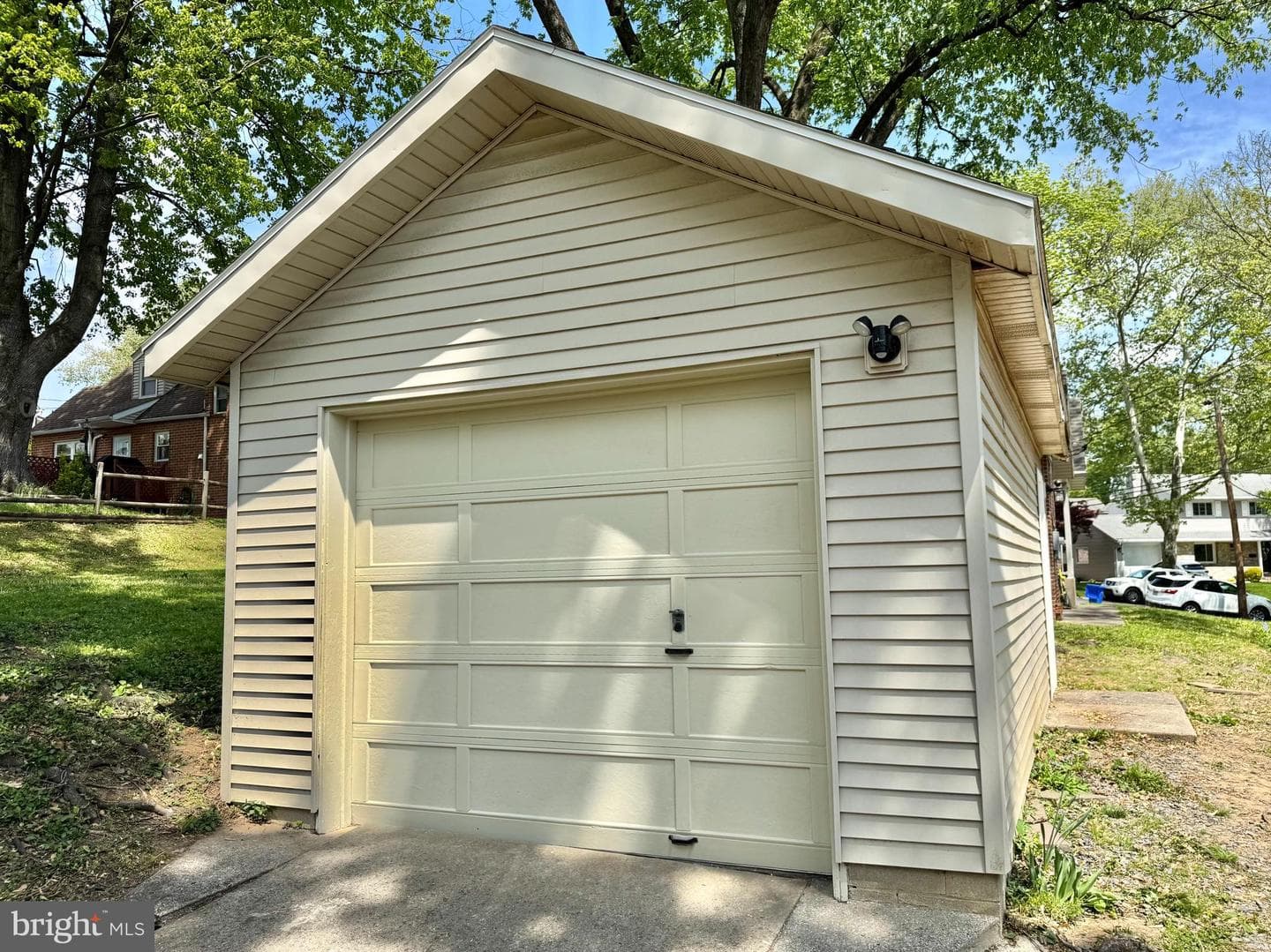 610 Georgian Place photo 38