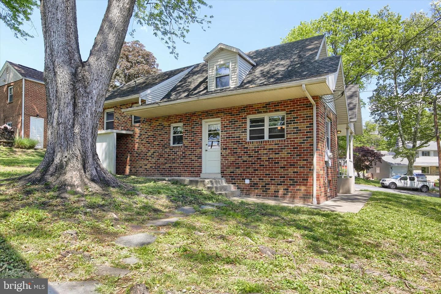 610 Georgian Place photo 47