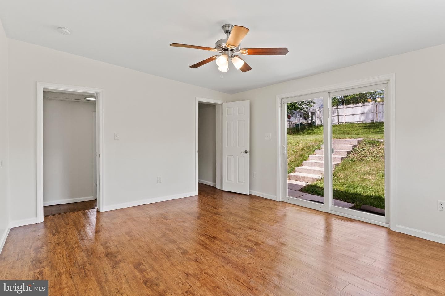 1231 E Caracas Avenue photo 10