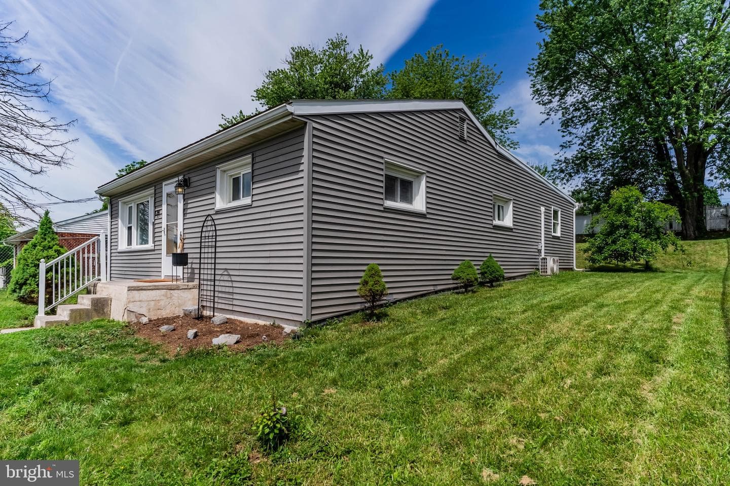 1231 E Caracas Avenue photo 19