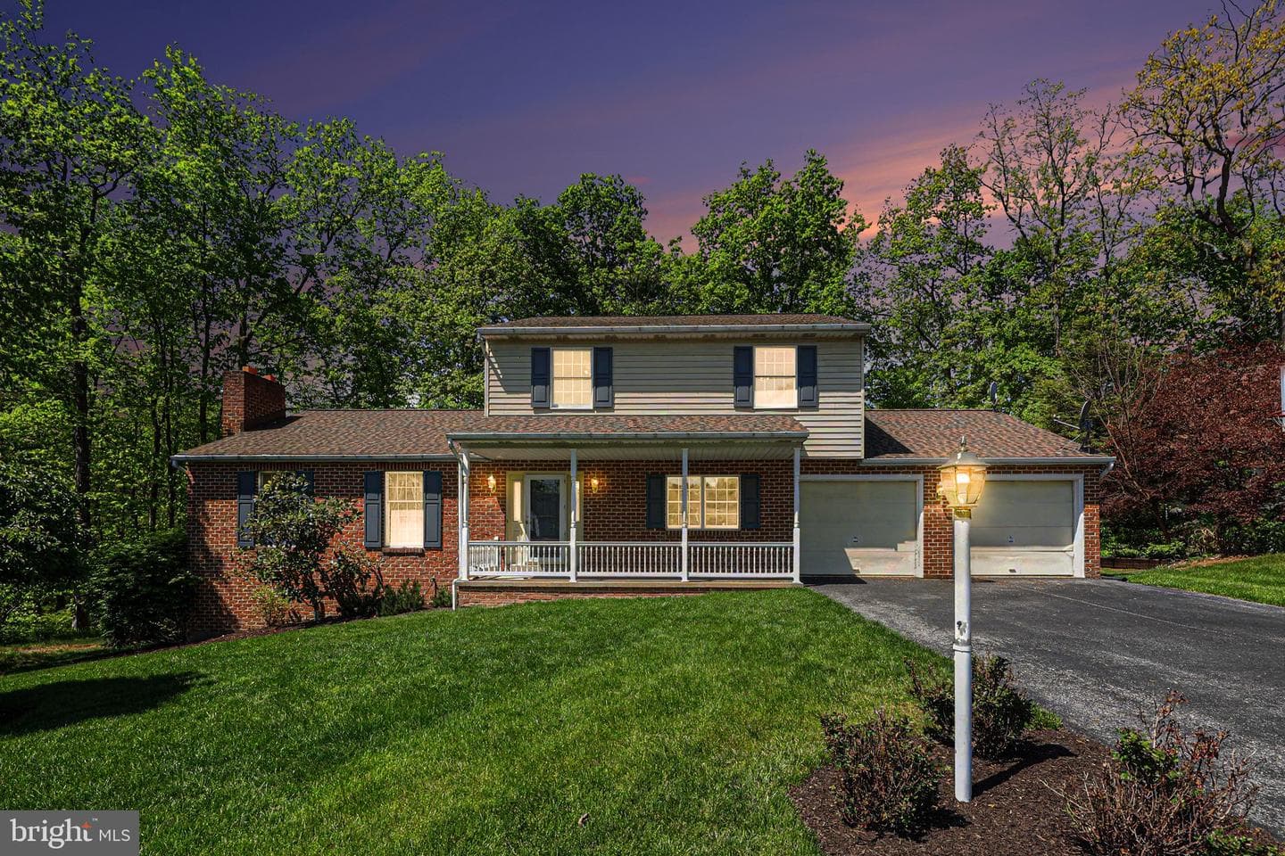 802 Leeds Court photo 2