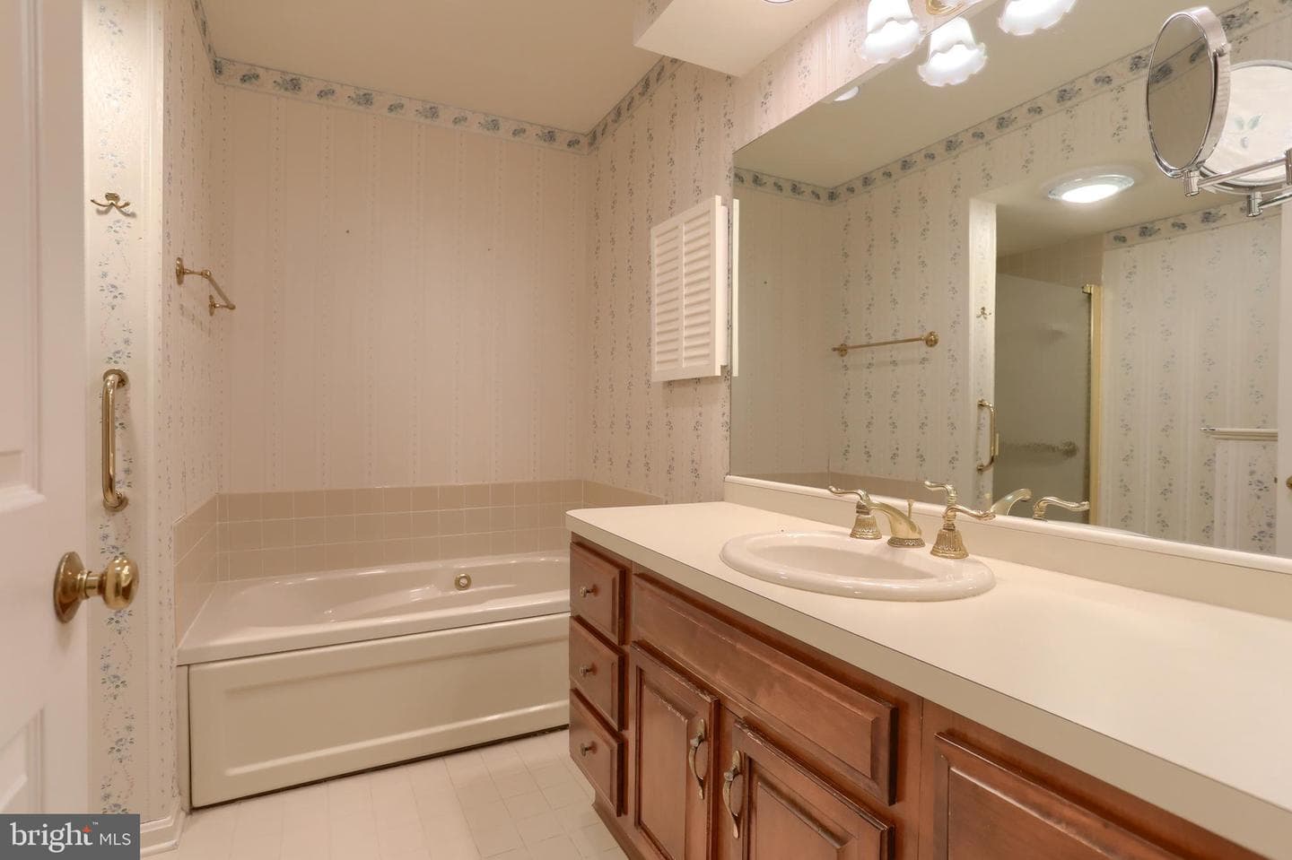 4 Cambridge Drive photo 28