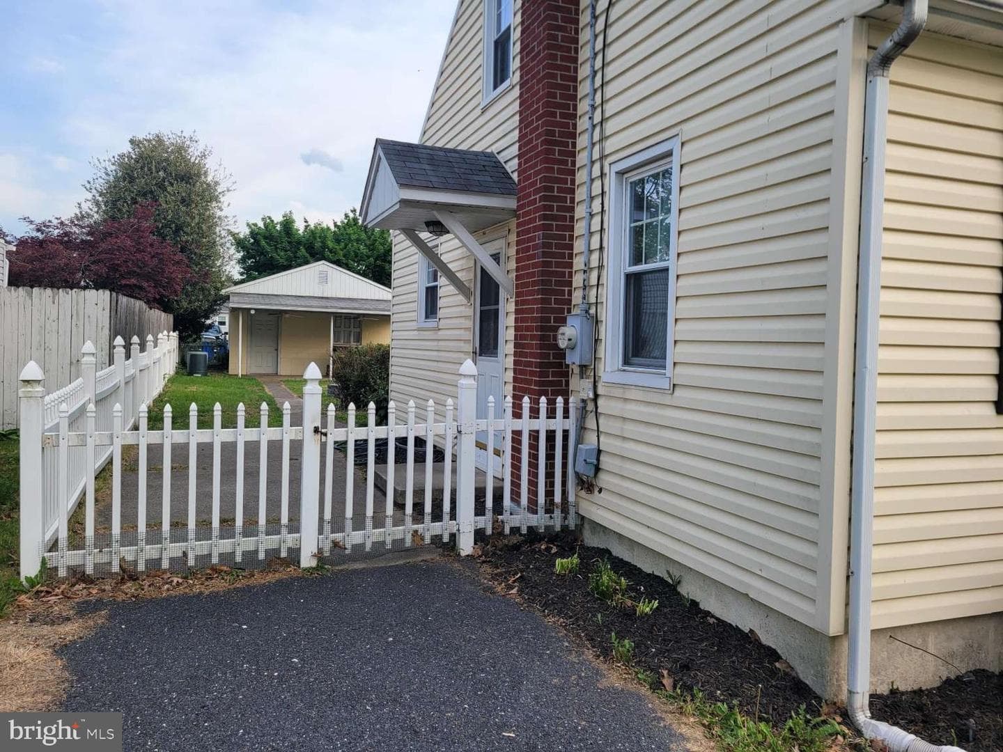 8111 Chambers Hill Road photo 2