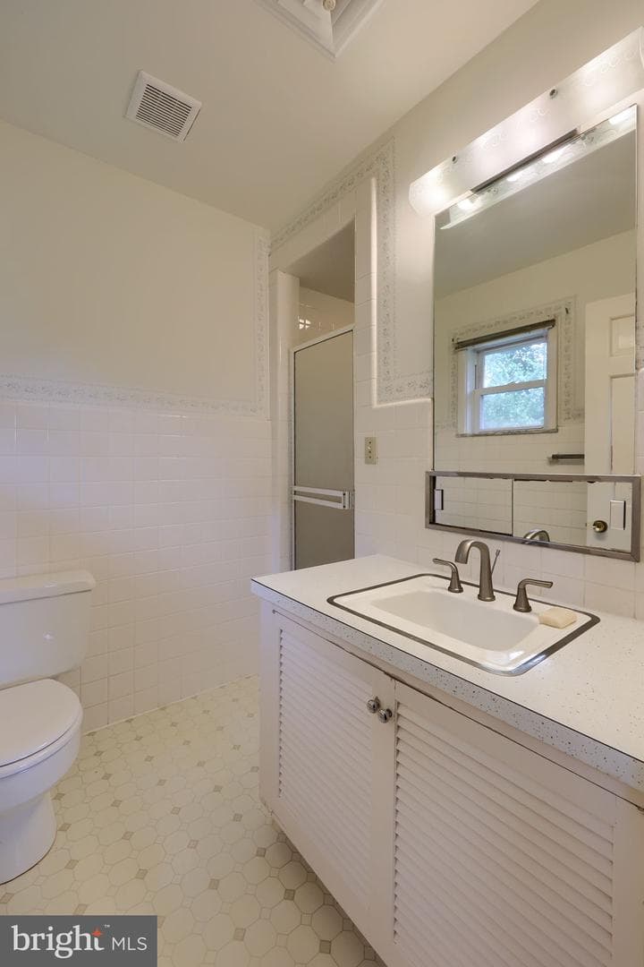 632 Adelia Street photo 37