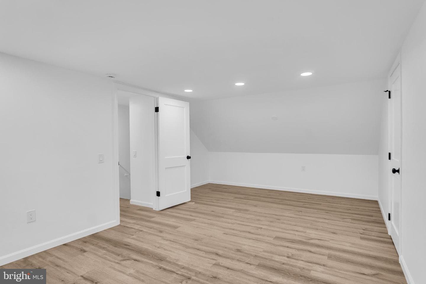 6470 Colchester Avenue photo 21