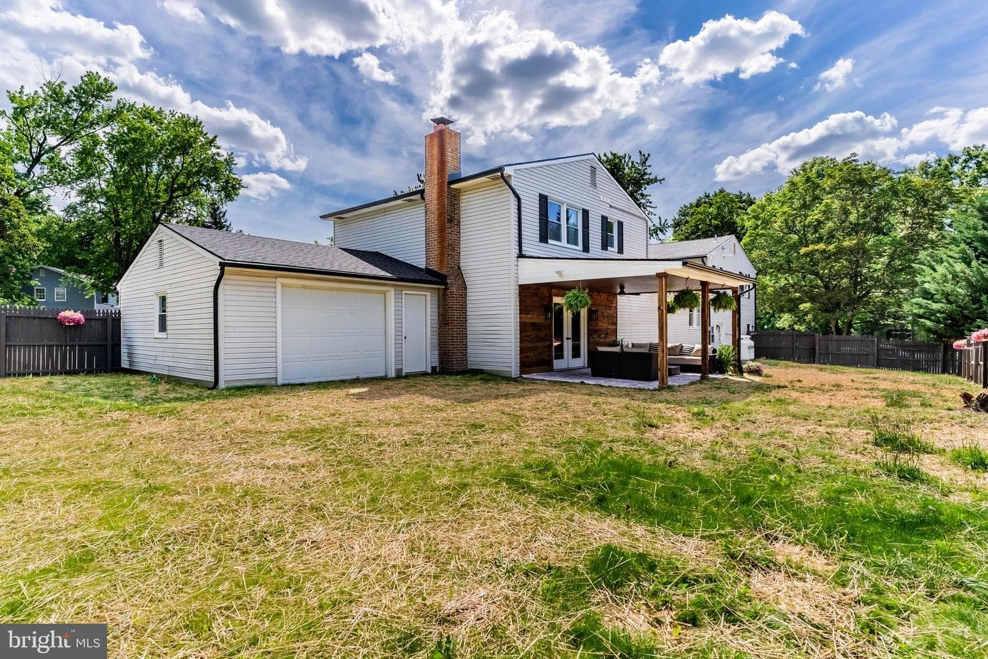2111 Sycamore Drive photo 5