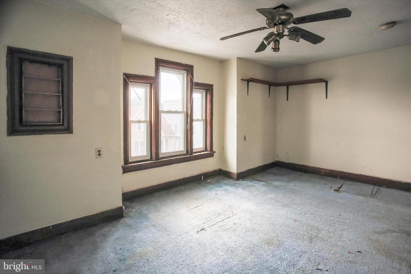 354 Locust Street photo 18