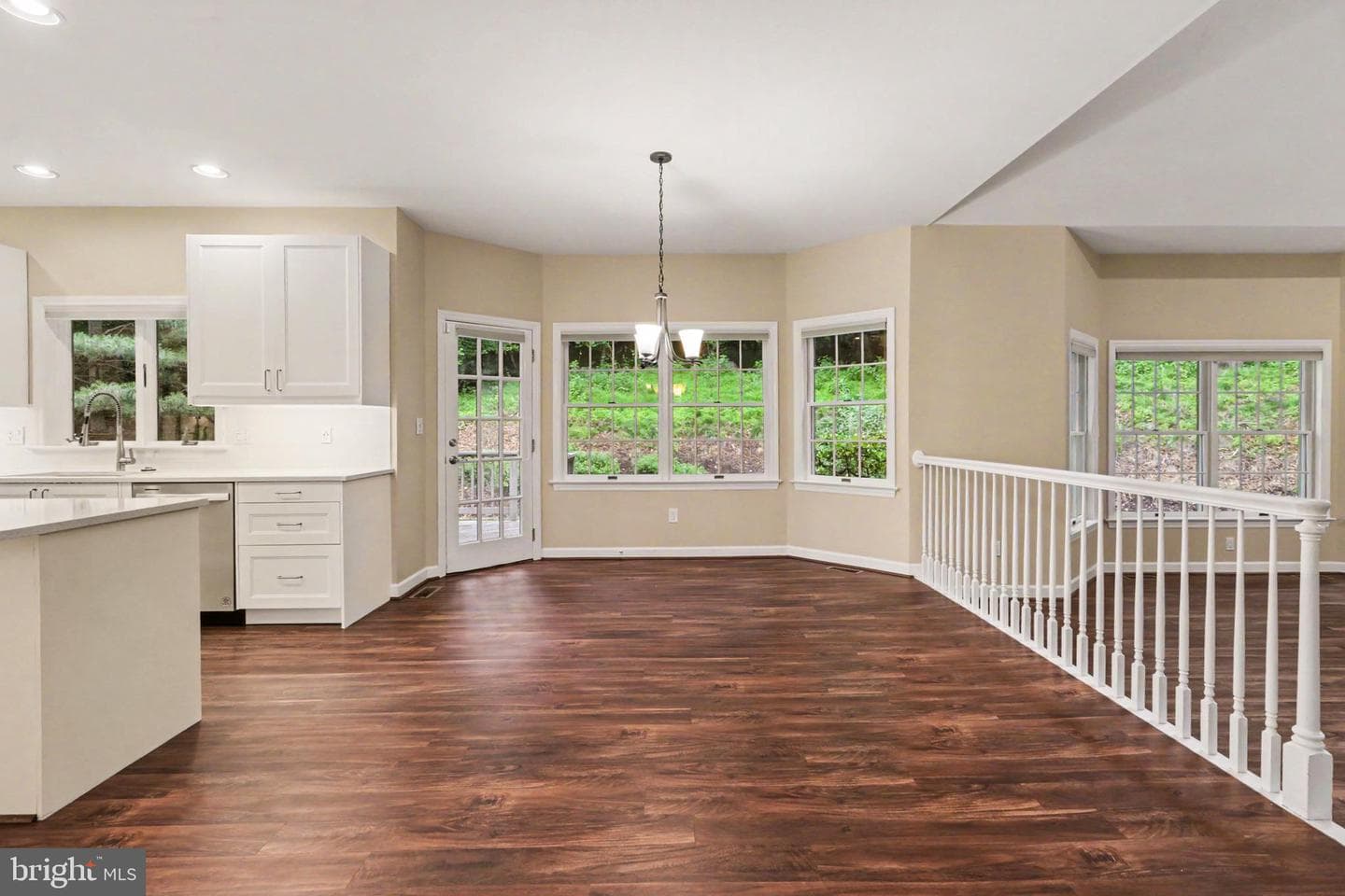 1071 Knoll Drive photo 6
