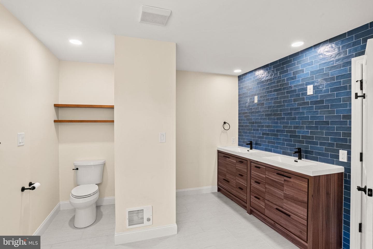 2450 Raleigh Road photo 25