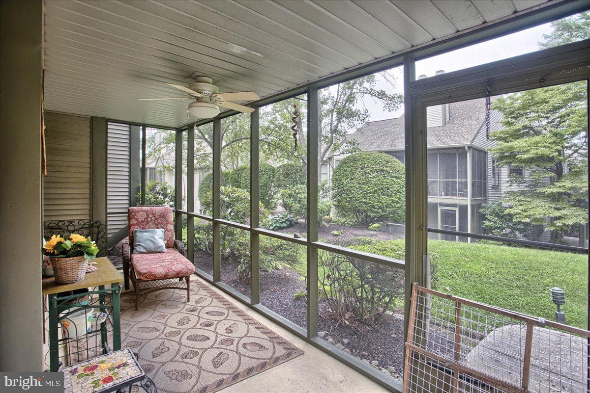 563 Roslaire Dr photo 20