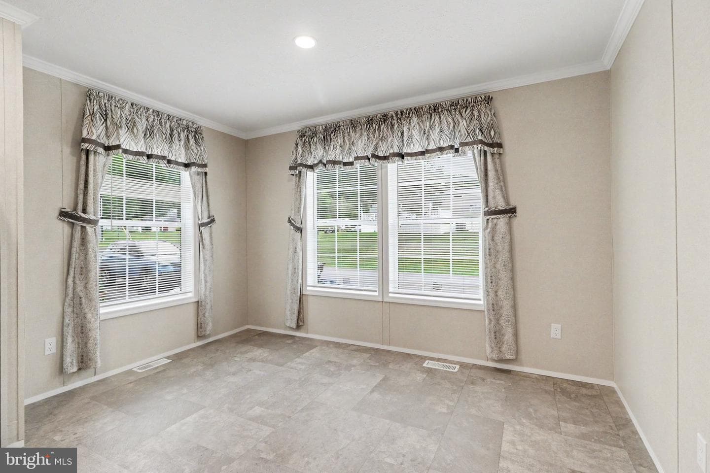 10 S Elmer Avenue photo 6