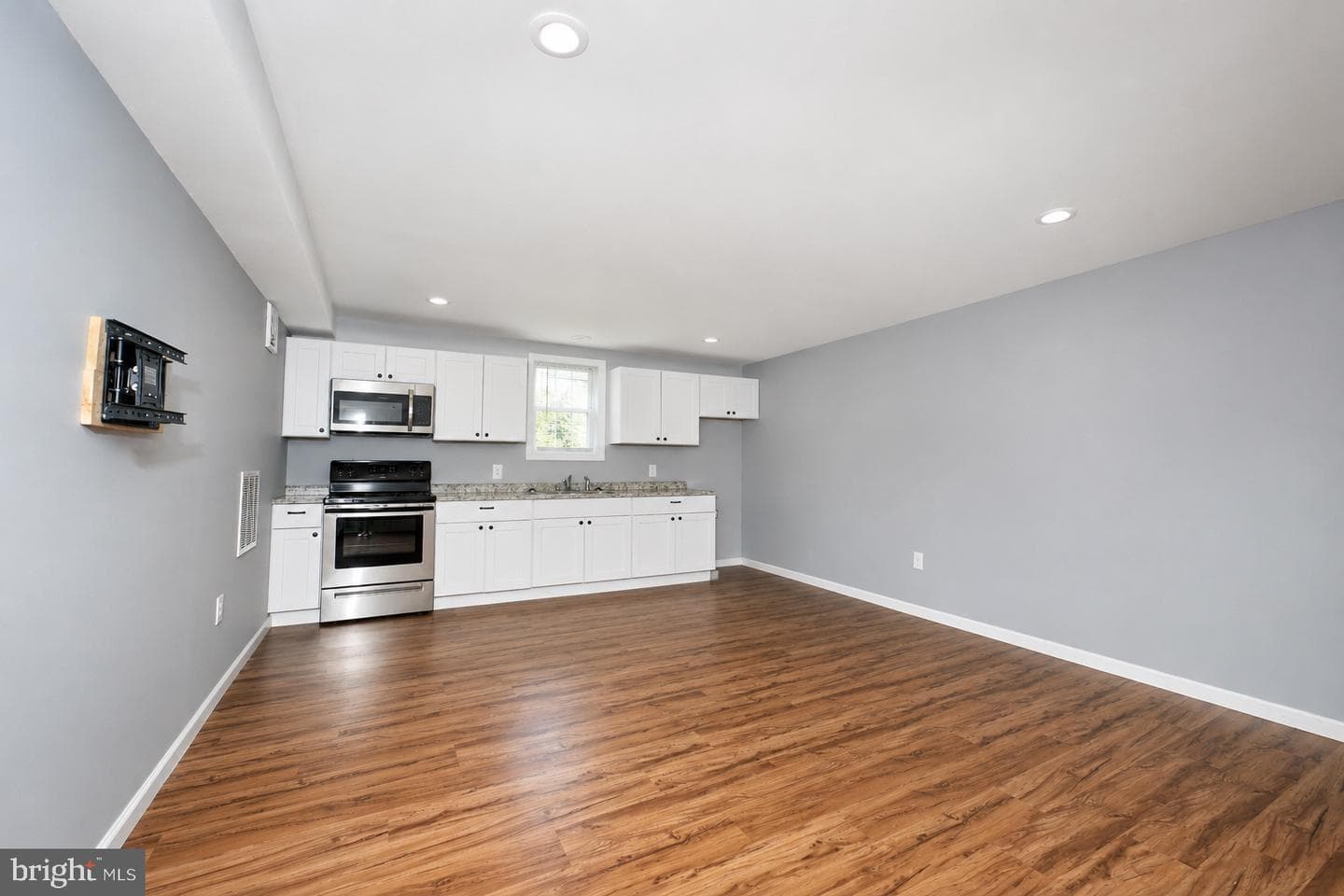1425 Harding Avenue photo 18