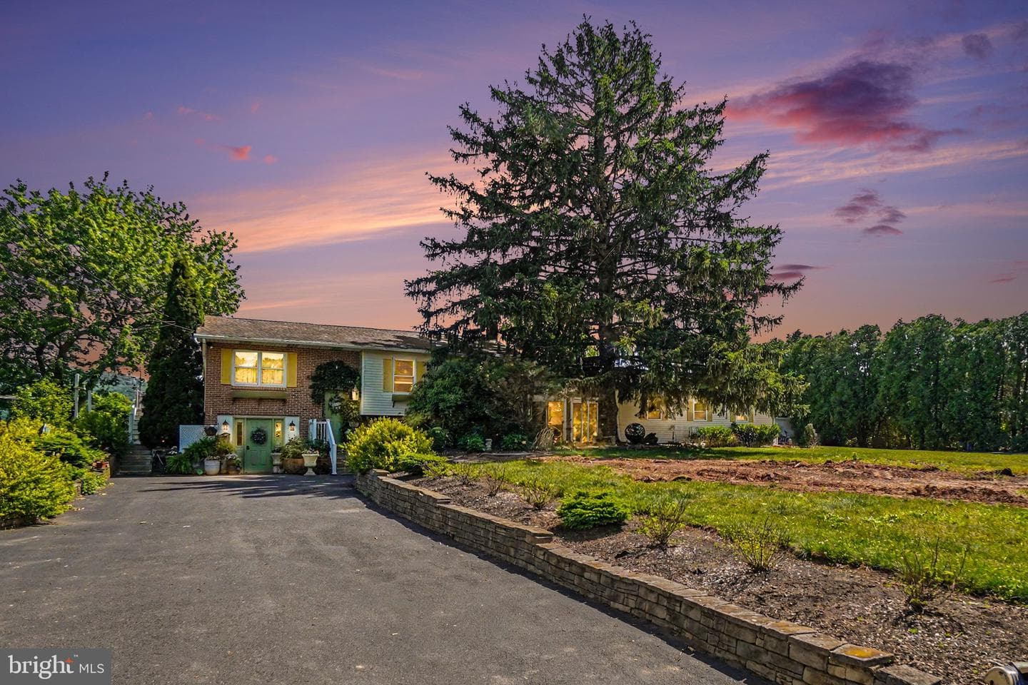 33 Williams Street photo 49