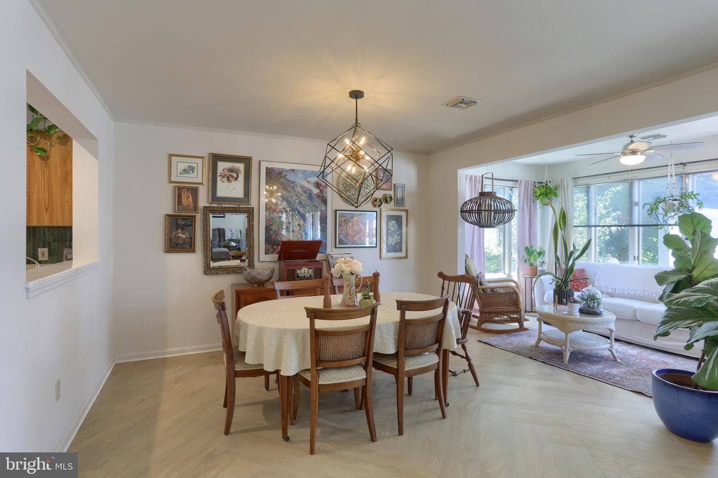 240 Crescent photo 15