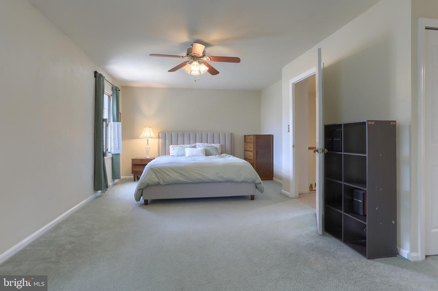 240 Crescent photo 32