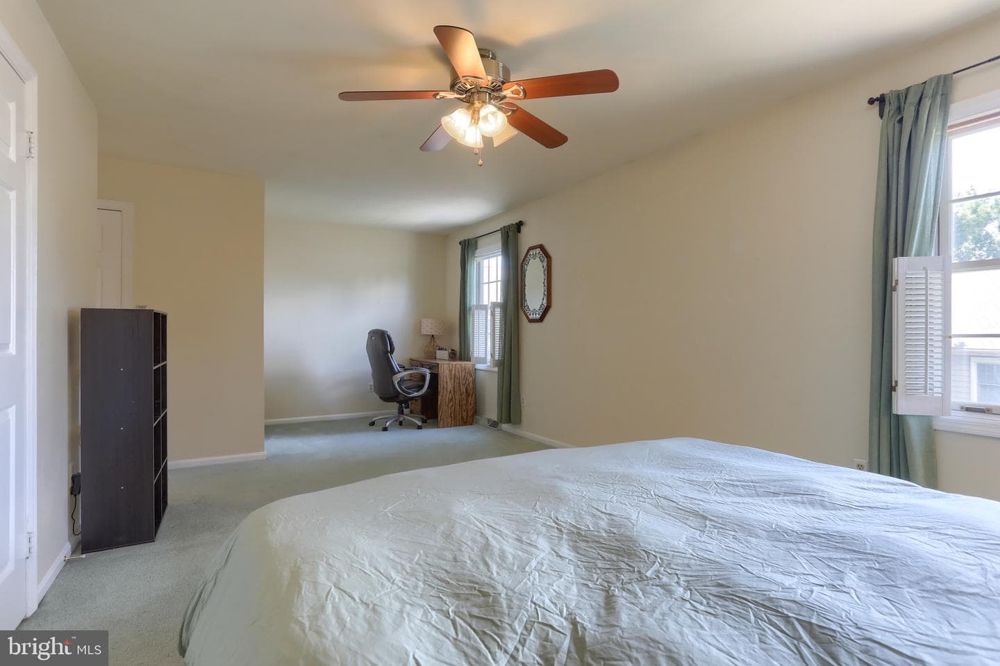 240 Crescent photo 33