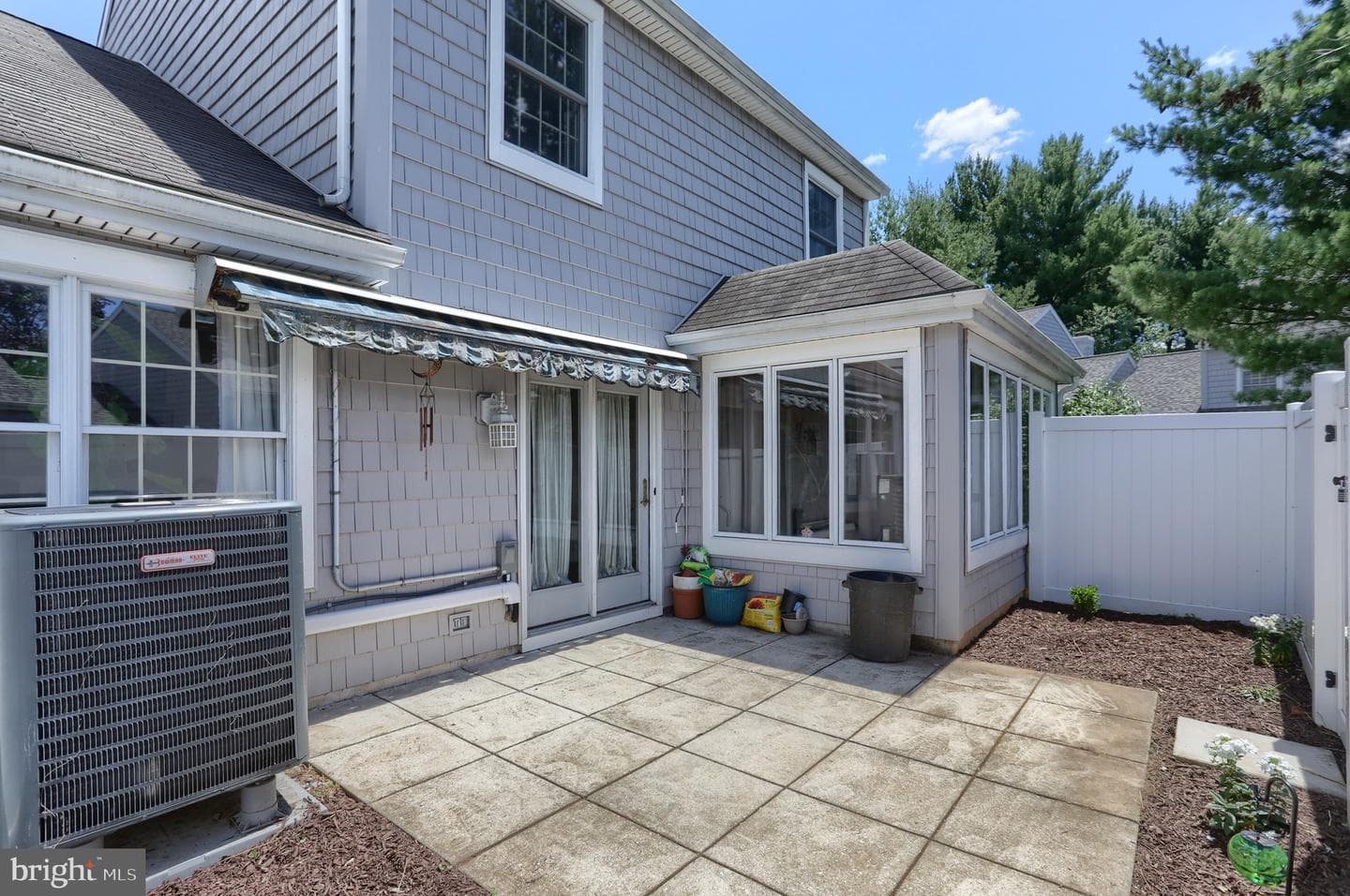 240 Crescent photo 38