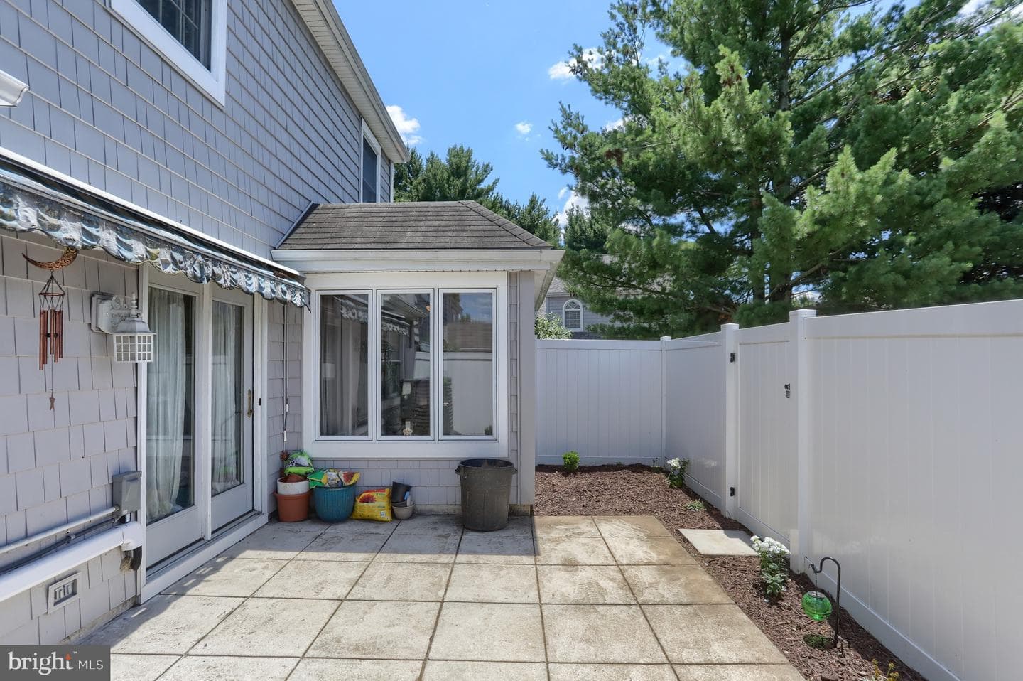 240 Crescent photo 39