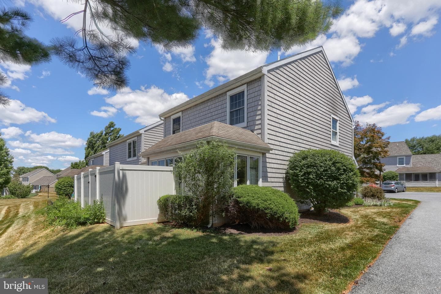 240 Crescent photo 41