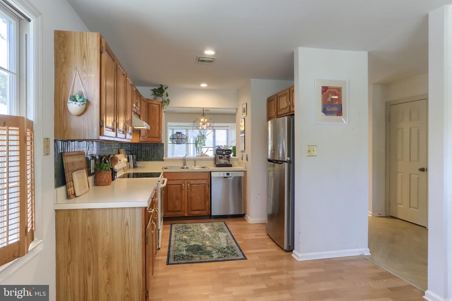 240 Crescent photo 9