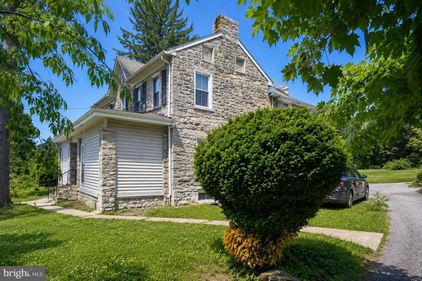 2600 Woodlawn St photo 4