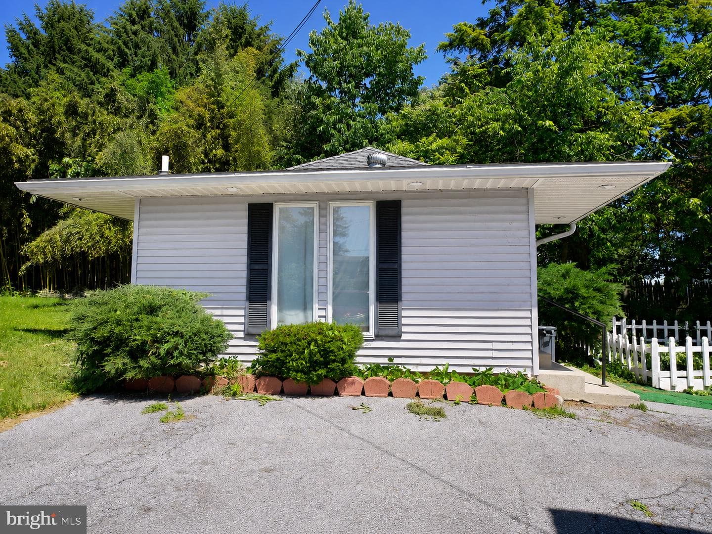2600 Woodlawn St photo 9