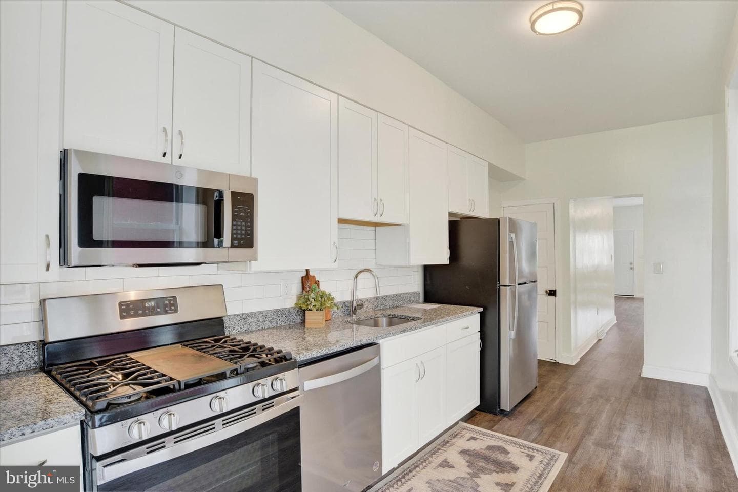 338 Hamilton St photo 8