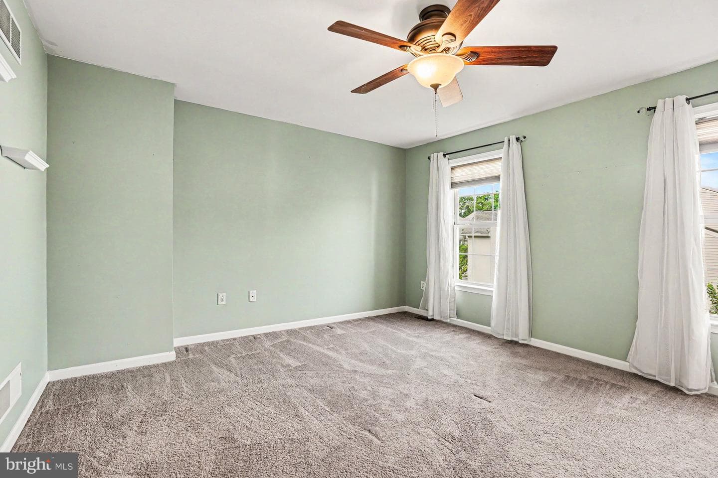 156 Mapleton Boulevard photo 12