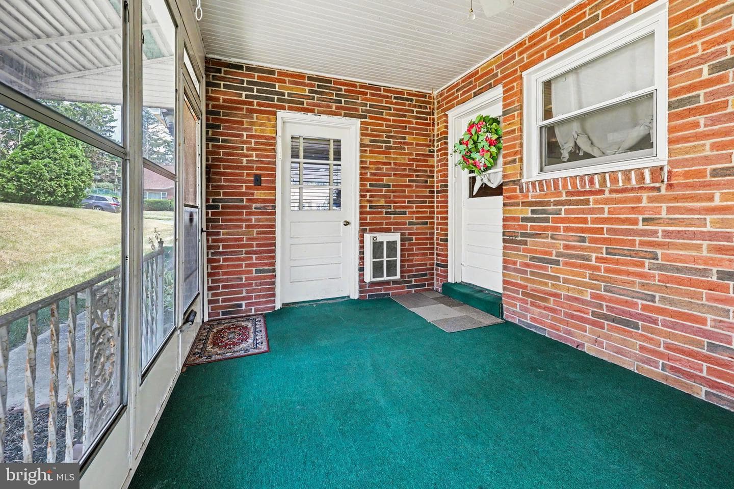 400 Rosewood Lane photo 4